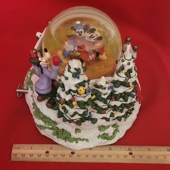 Disney Mickey Mouse Minnie Winter Wonderland Christmas Musical Snow Globe - Picture 8 of 12